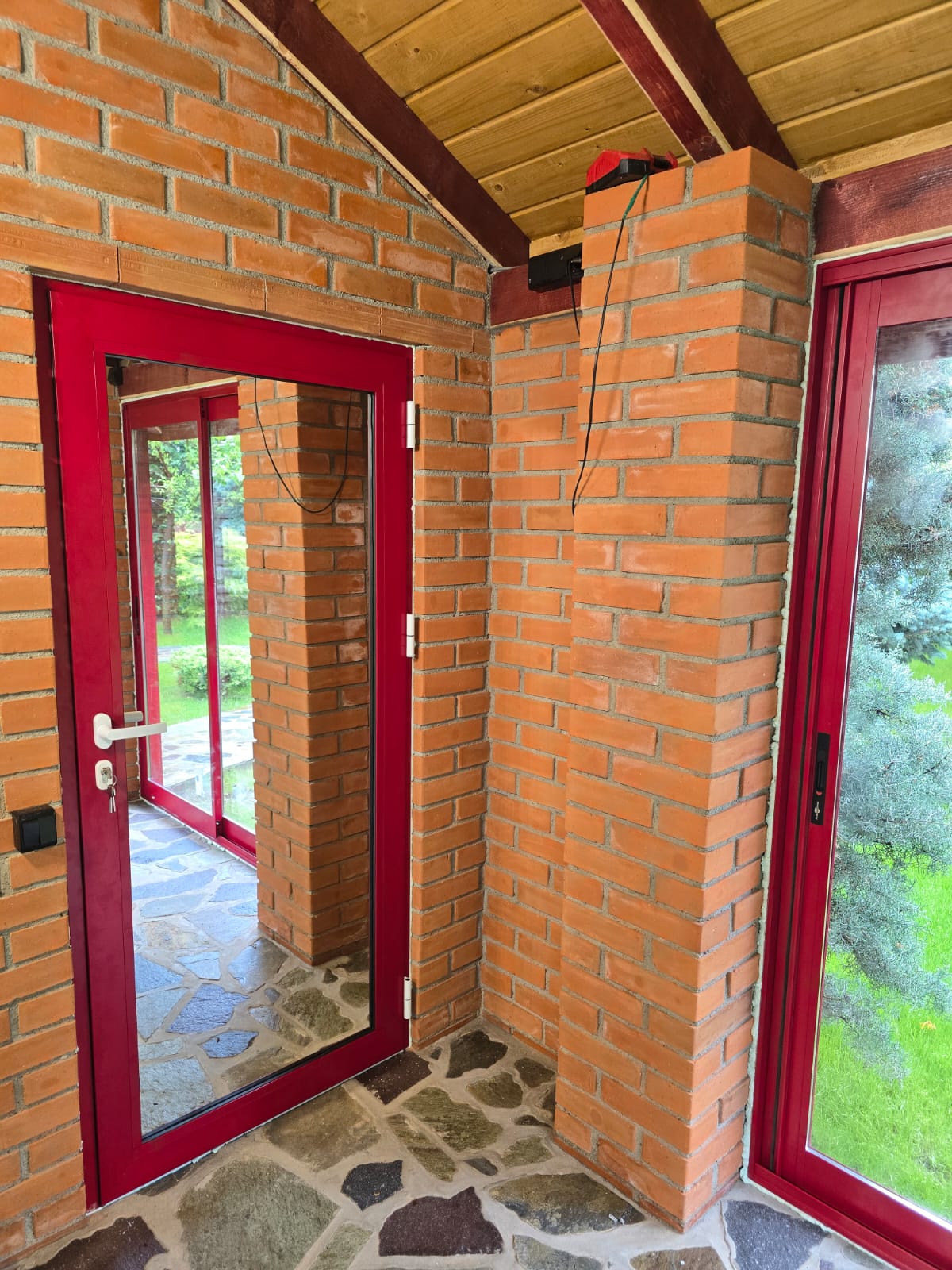 Tâmplărie PVC și Aluminiu