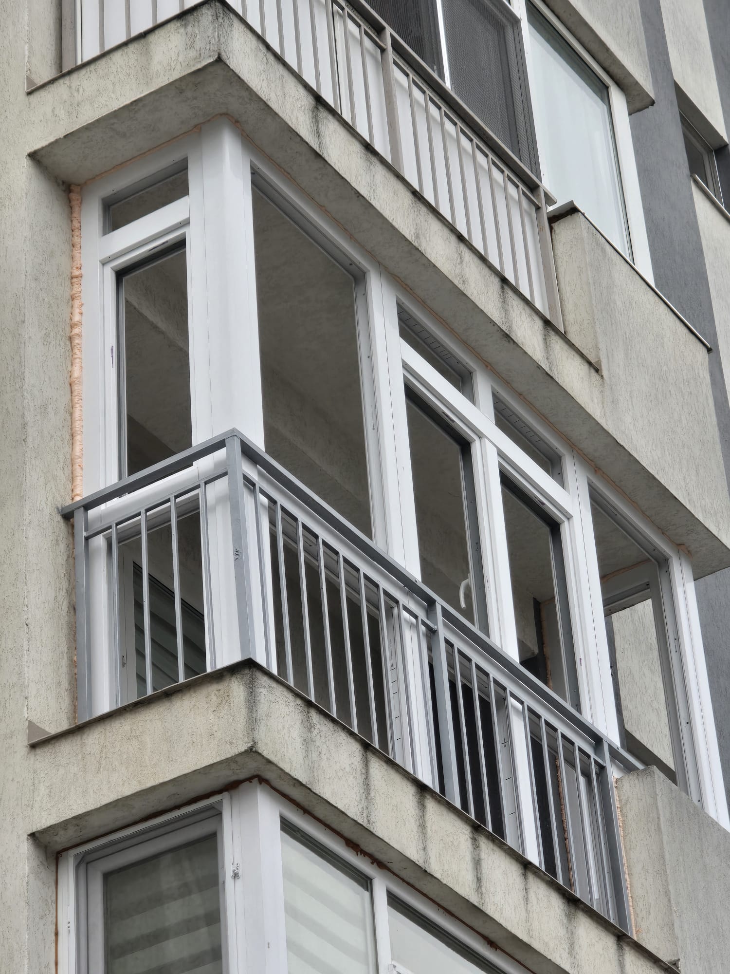 Tâmplărie PVC și Aluminiu